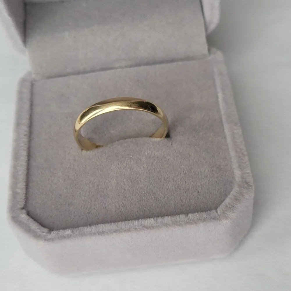 Yellow Gold Tradtional Wedding Band 10k Size 8 1/2 Smooth Ring - Picture 2 of 15